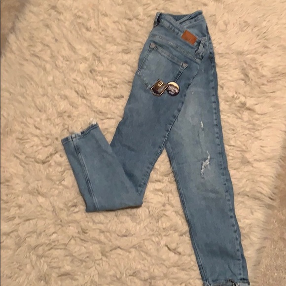 Denim minimally distressed - Picture 1 of 1